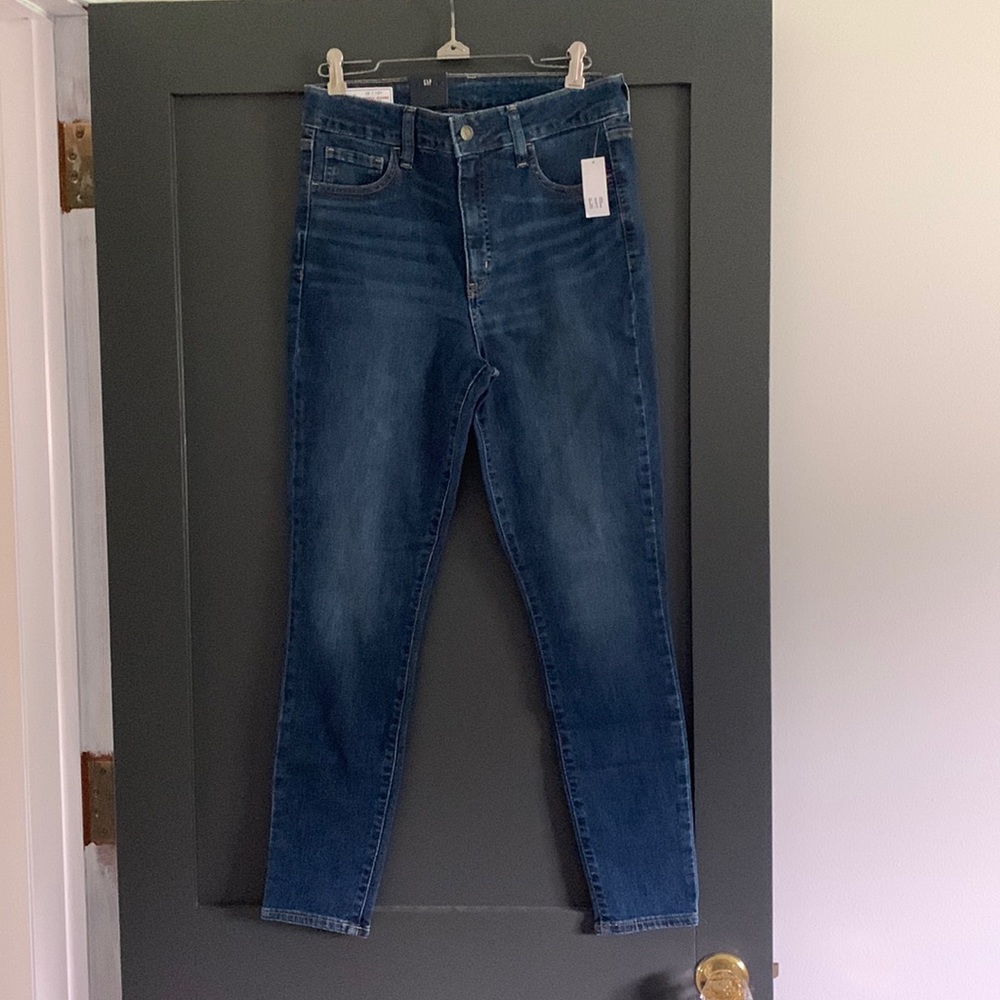 Woman’s Gap universal begging high rise 10R NWT
